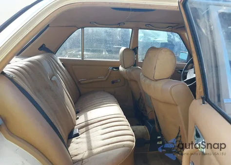 1983 Mercedes-Benz 240 D z USA, uszkodzony, nr VIN WDBAB23A5DB391976